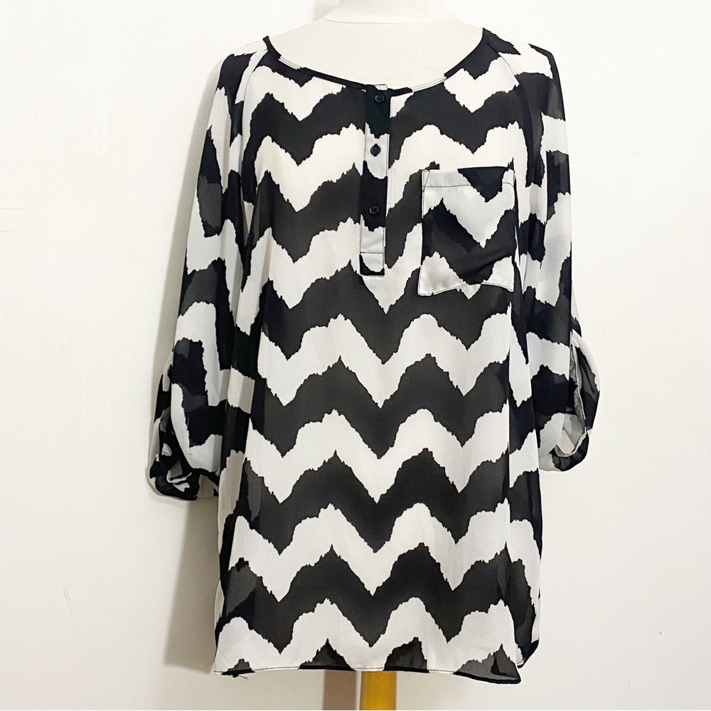 MASSINI bold print polyester chiffon sheer chest pocket blouse tab sleeves XL